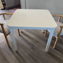 PENDING : Kids Table & Chairs