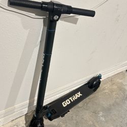 GOTRAX H601 200W Electric Scooter Folding Black E-Scooter Barely Used