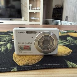 Casio EXILIM Zoom EX-Z77 (Discounted read Description)