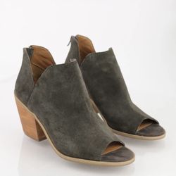 Susina Gray Ankle Boots Size 8
