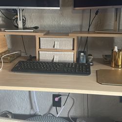 Adjustable Sitting/Standing Desk Or Work Station 