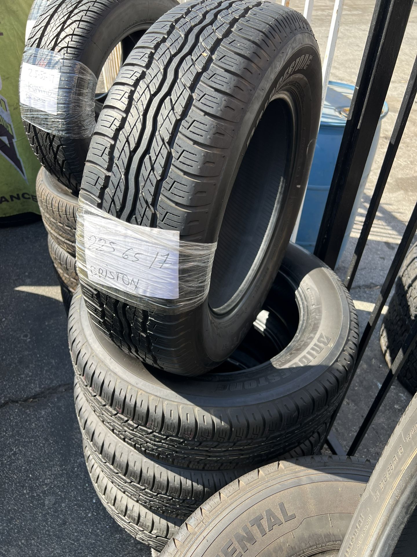 225/65/17 Set Of 4 Tires Bridgestone Dueler Like New 98% Tread Life Installed And Balanced // ¡Set De Llantas Seminuevas Pregunte Por Su Medida!