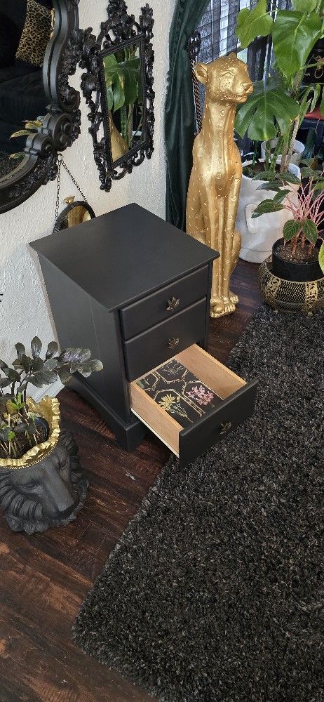 Refurbished 🍁🌷🪻🌹Nightstand/ Accent/ Side/ End  table