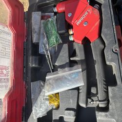 Arrow Fastener 1-handed Swivel Riveter Kit RT187SHK