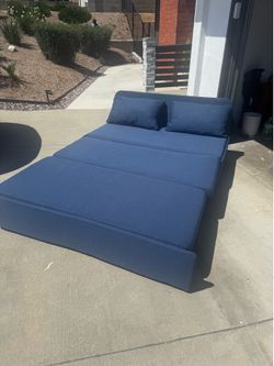 Blue couch/pull out bed