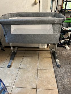 Baby Joy gray bassinet