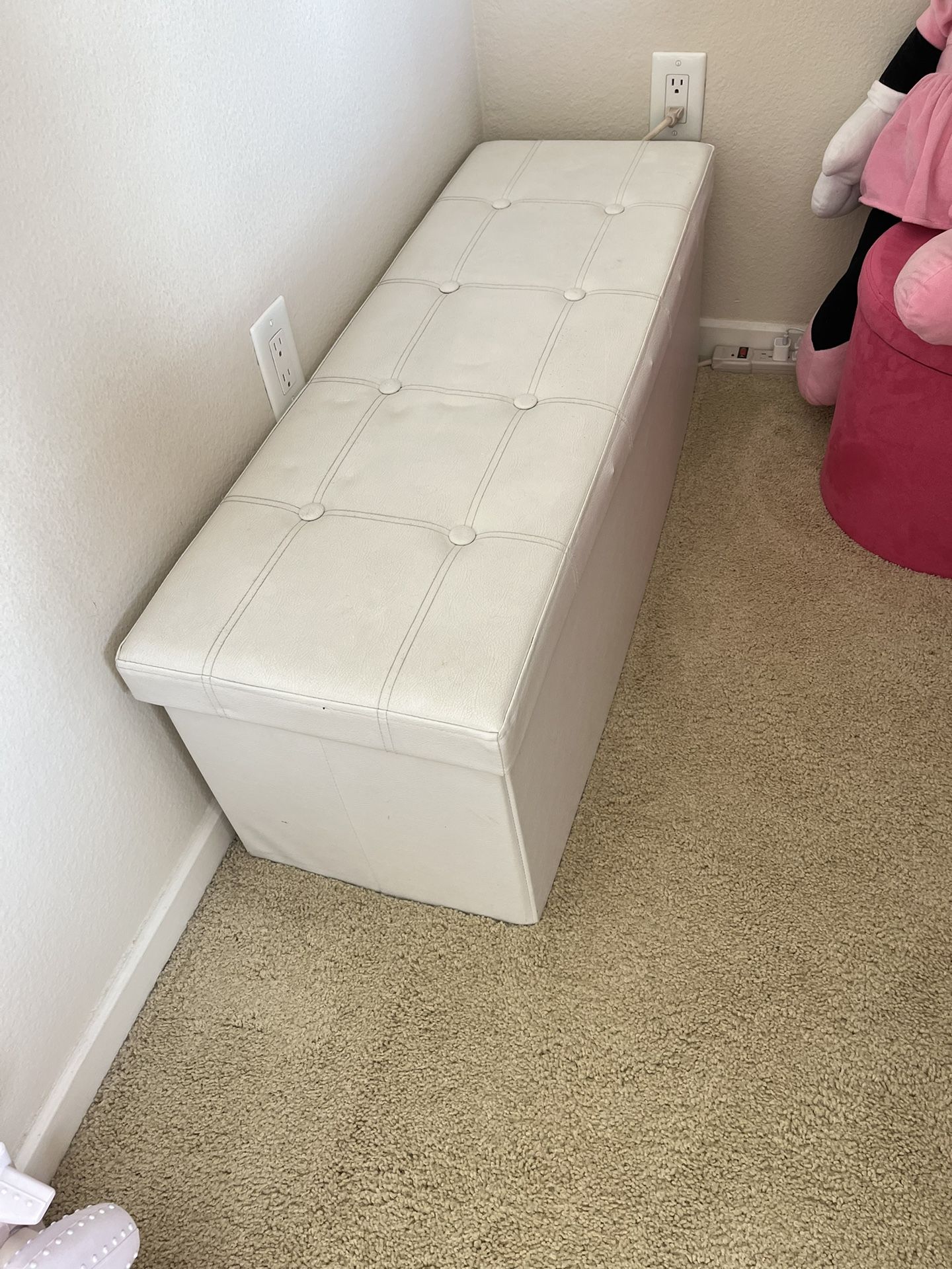 White Storage Bench! Holds A Ton Of Stuff. Great Room Organizer!! Measures: 50” length Height approx: 14”