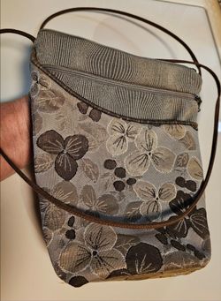 Like New 9" x 10" Maruca crossbody fabric purse