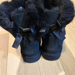 Women’s Uggs size 8