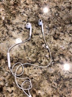 Iphone Headphones With Volume Control. No Usb Adapter