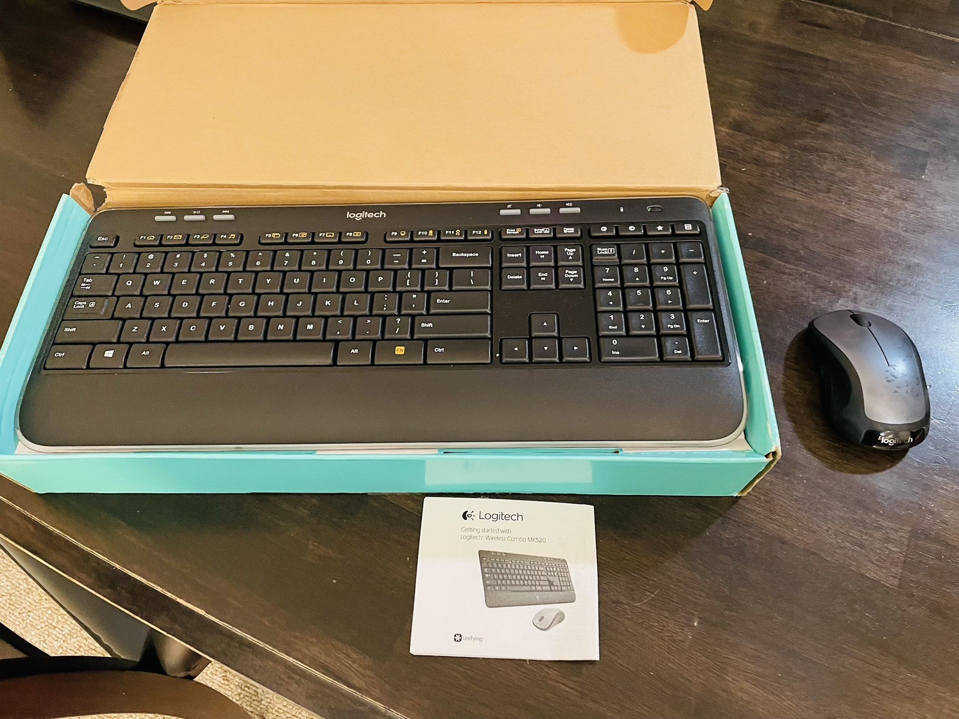 Logitech MK520 Wireless Keyboard, Mouse & Mouse Pad Combo