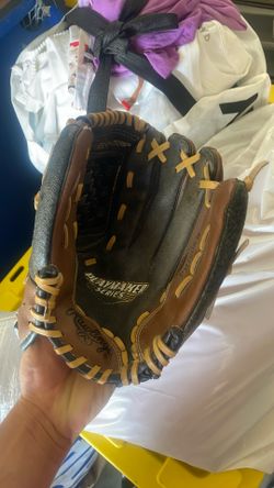 This is a Rawlings Playmaker Series 12 inch baseball glove, 