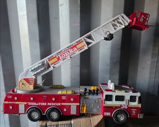 Tonka Fire Rescue Ladder Truck Toy