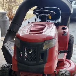 Troy-Bilt Riding Lawnmower 