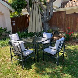 Patio Set🌷Delivery Available for fee🌷Chairs adjust  and move  back 🌷