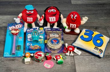 Random M&M Assortment- Lot of 13