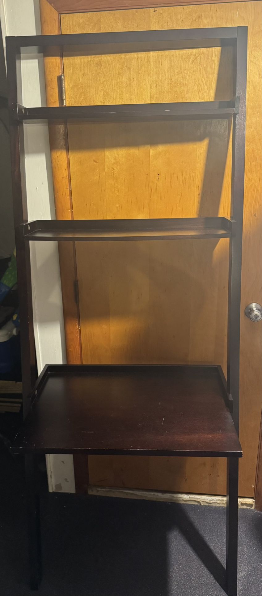 Leaning Shelf 