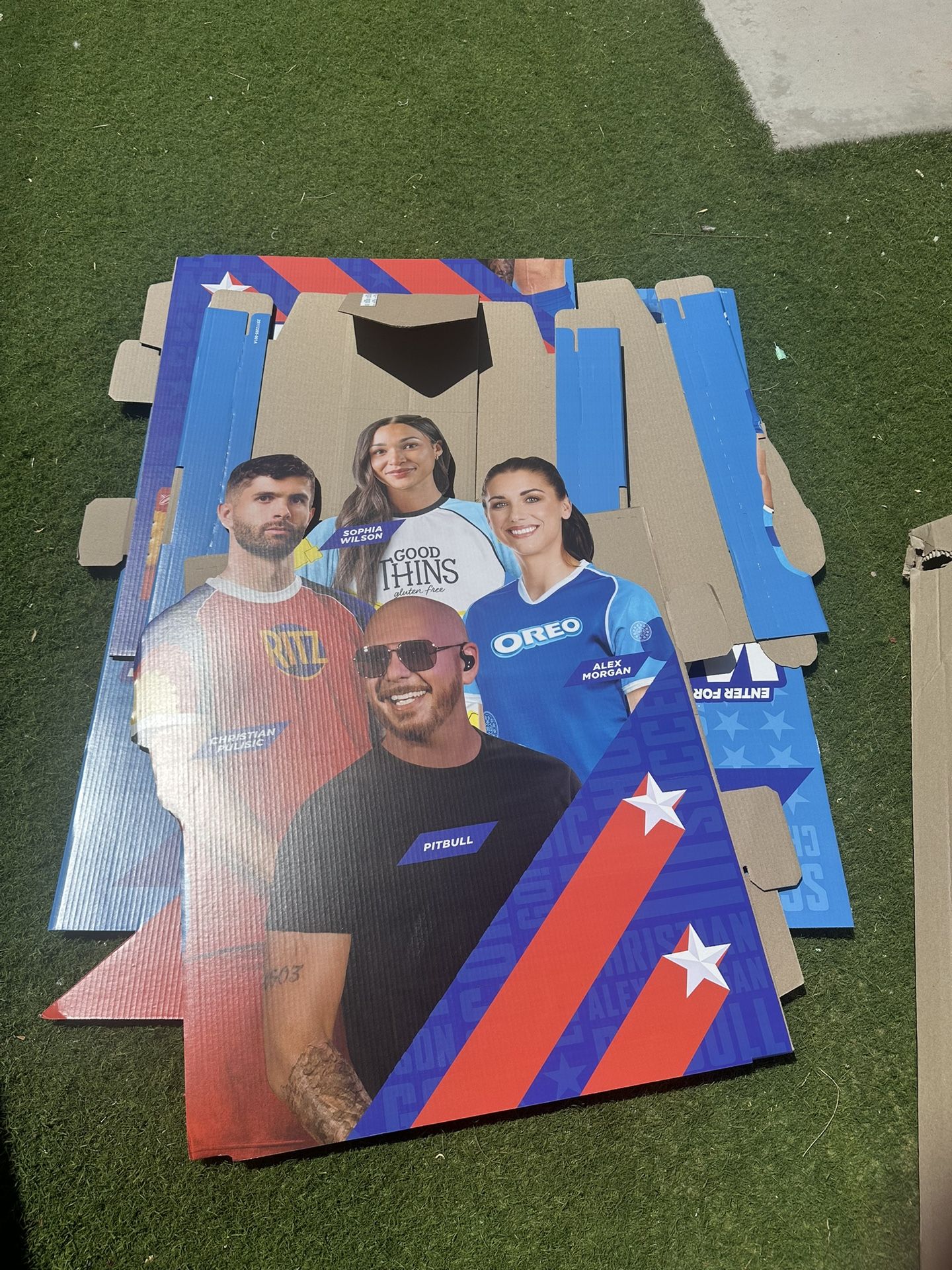 CARBOARD DISPLAYS STANDS LARGES AND MEDIUMS