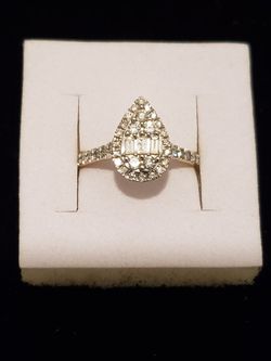 14kt Gold Pear Shape Diamond Ring 