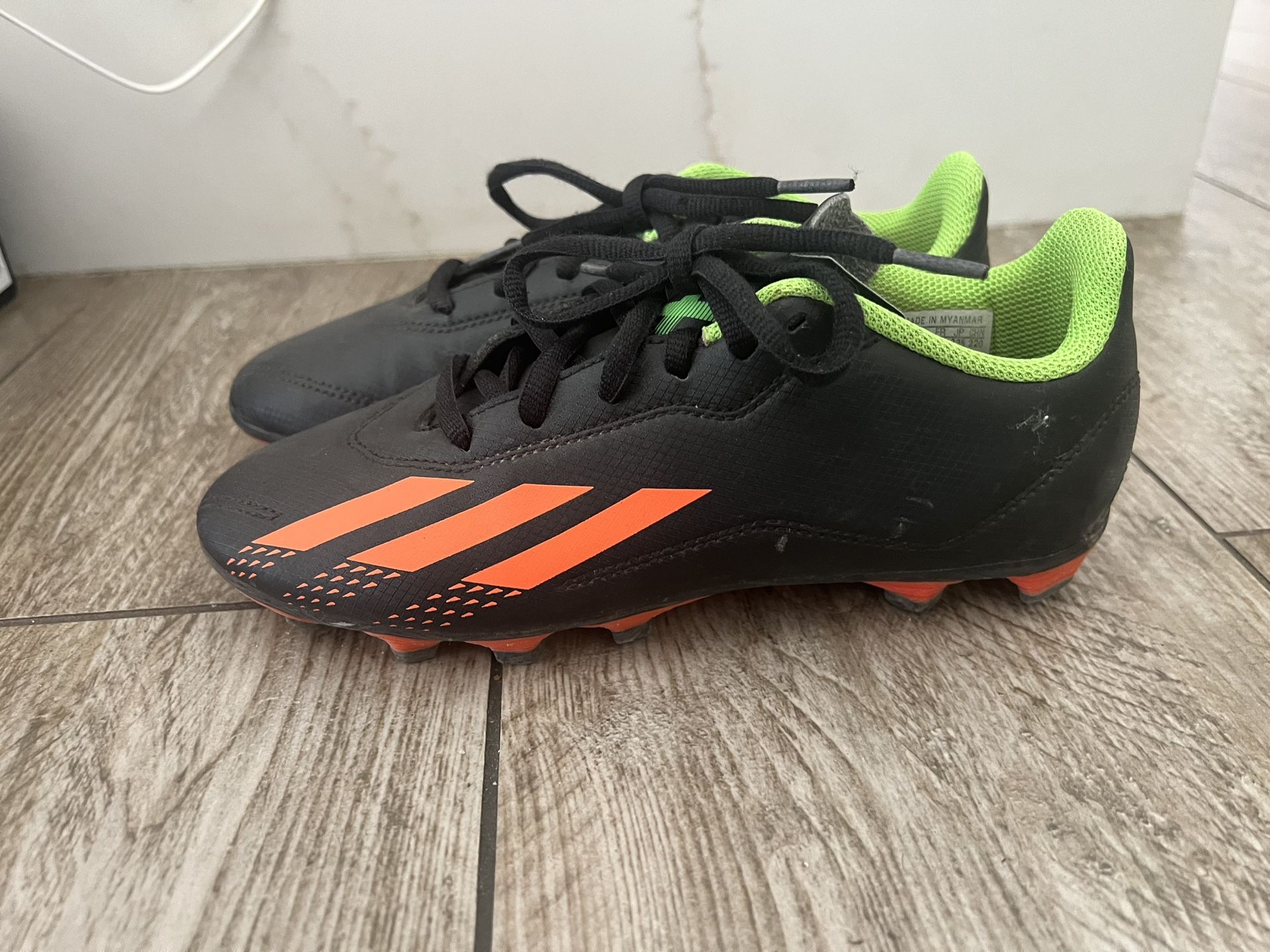 Adidas Soccer Shoes Size 4