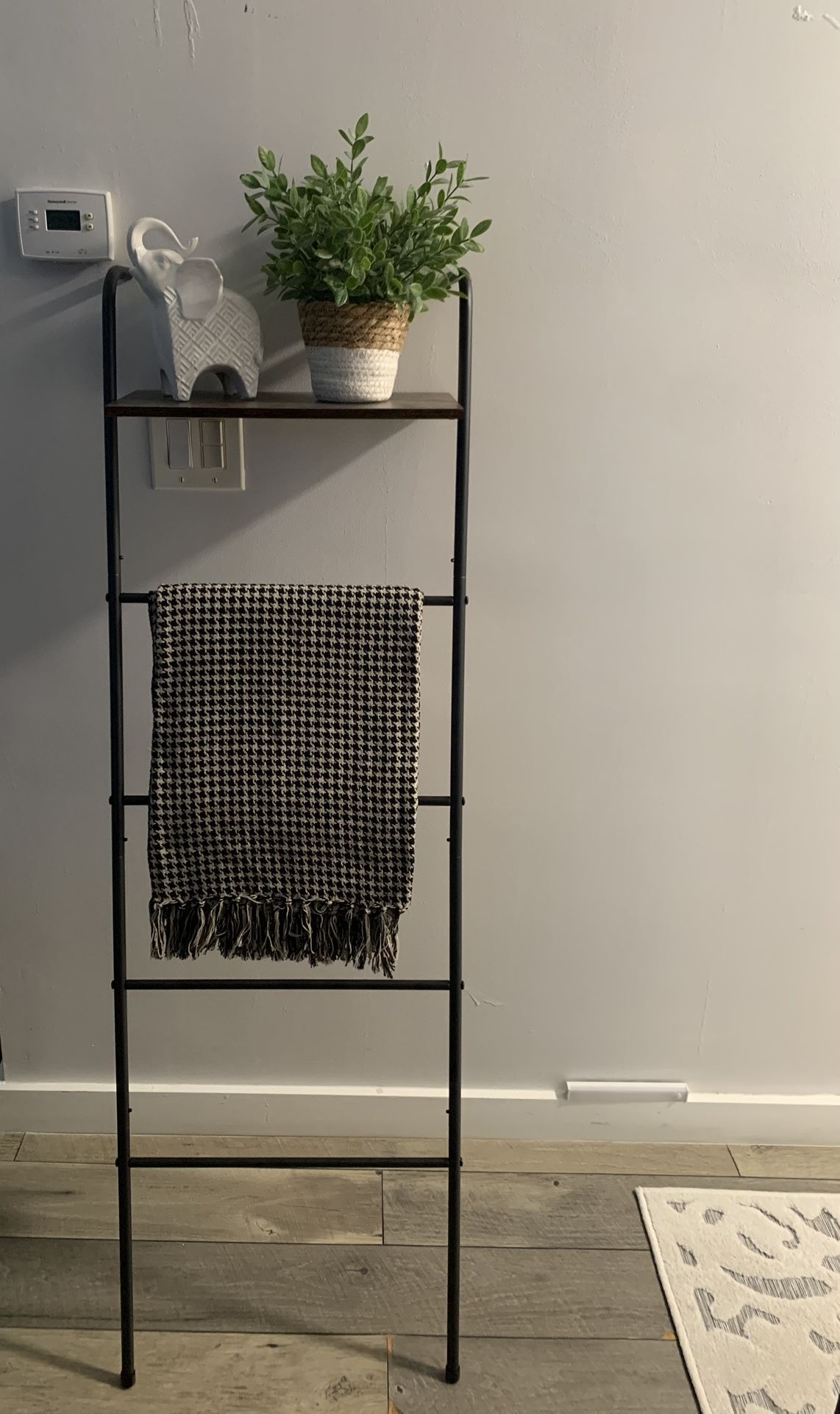 Cute Wall Ladder With Shelve 