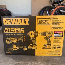 DEWALT TOOL SET 
