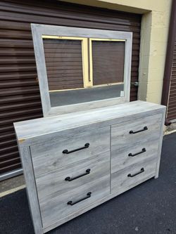 6-Drawer Dresser with Mirror