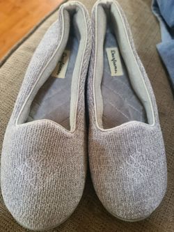 Ladies slippers
