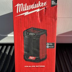 Milwaukee M12 Bluetooth Speaker & Radio