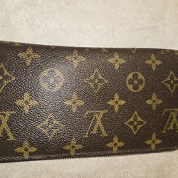 Louis Vuitton Zippy Wallet 