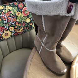 Women’s size 11 boots