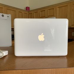 Apple MacBook Laptop 