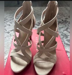 Beautiful shoes size 6.5