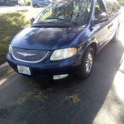 01 Chrysler Town And Country Minivan