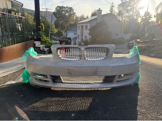 E82 sport front bumper in great condition, fog lights and grill included