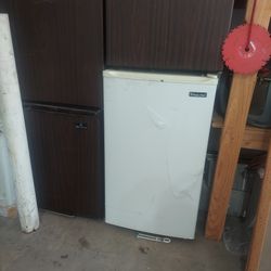 Mini Fridge For $60