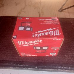 Milwaukee
 
M18 18-Volt Lithium-lon
Cordless 4500 Lumens ROVER
Dual Power Triple-Panel Flood
& Area Light (Tool-Only)
