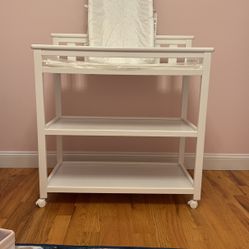 Changing table with changing table pad