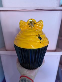 HALLOWEEN CUPCAKE CANISTER