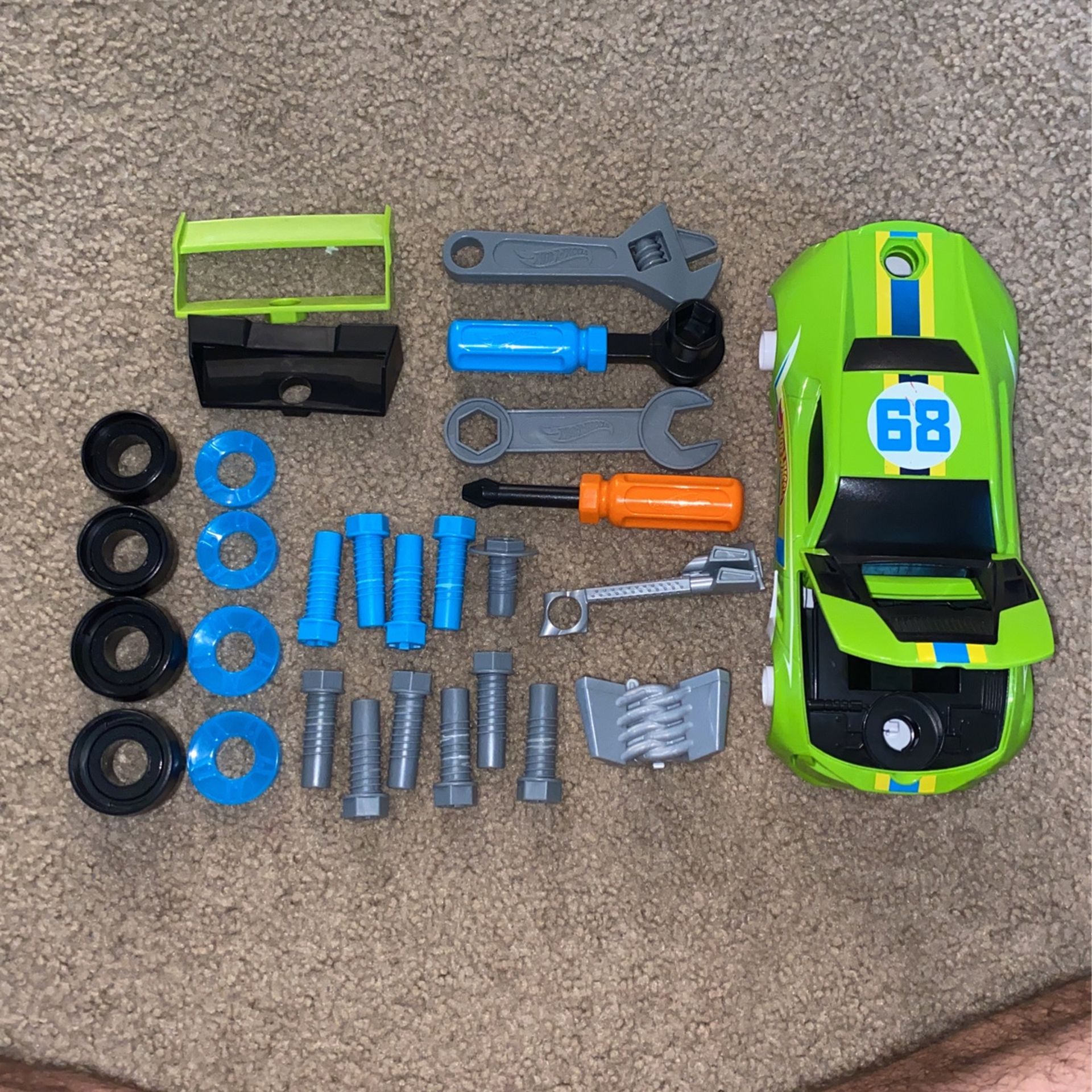 Hot Wheels Ready-To-Race Car Builder