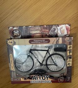 Collectibles: DIY Classic Bicycle Model (1:10 Scale)