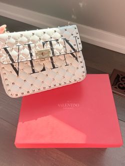 Authentic Valentino Caravani  bag in great condition