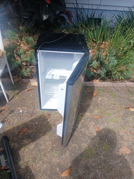 Stainless Steel Mini Fridge For cheap!!