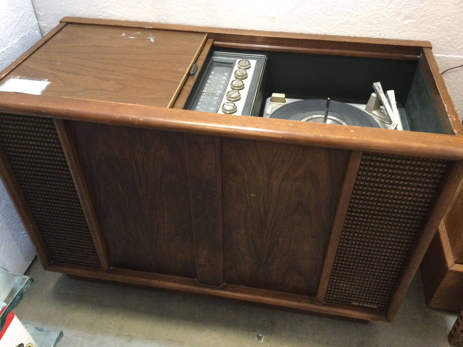 Vintage Magnavox Astro Sonic Stereo Console Record Player WORKS!