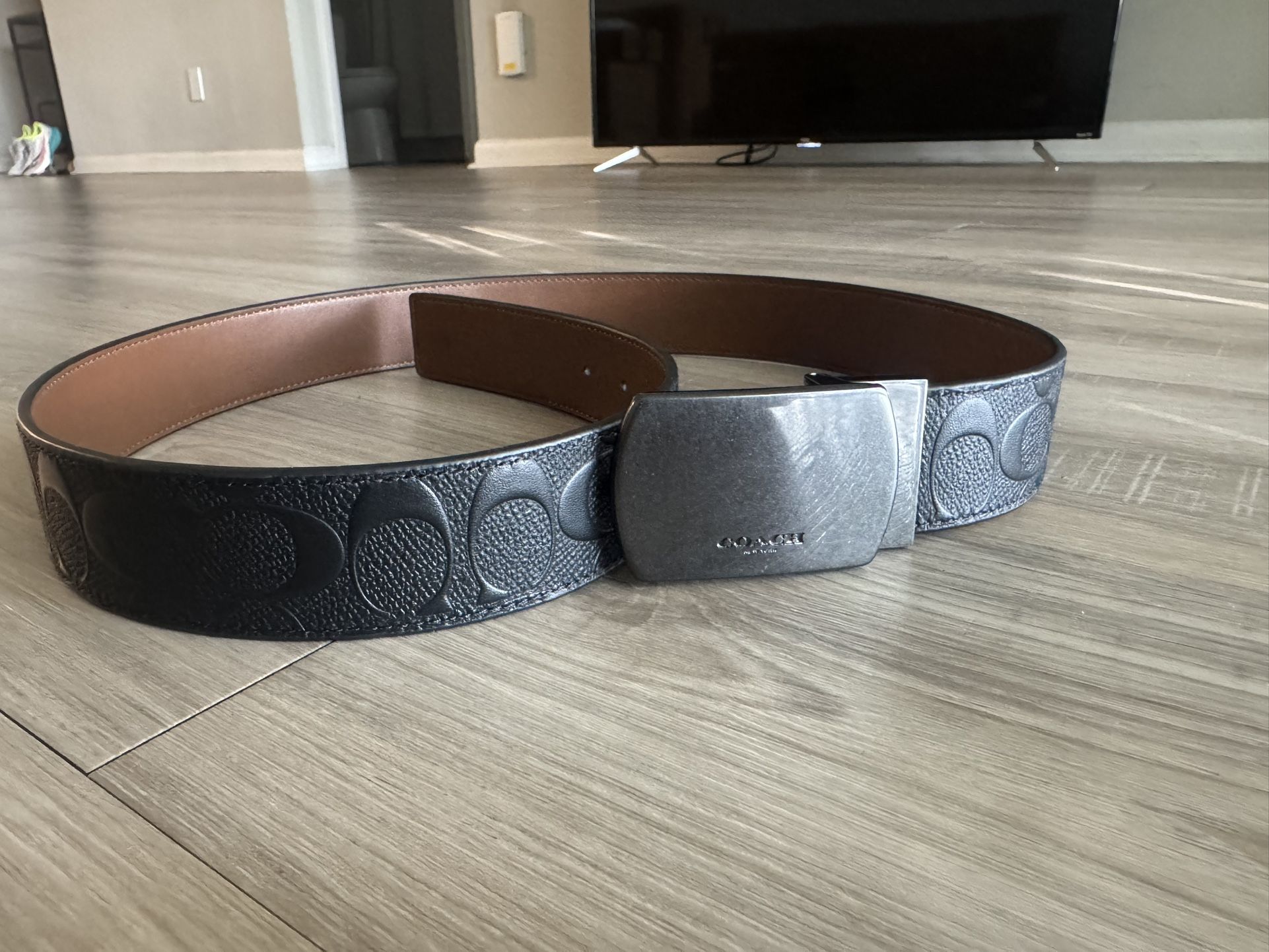 COACH Plaque Buckle Cut-To-Size Reversible Belt