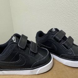 Baby nike shoes size 4C