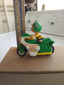 1966 Vintage Peanuts Gang Charlie Brown jump start motorcycle toy