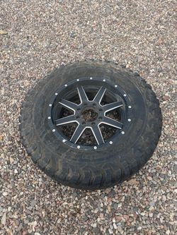 Fuel Maverick rim and tire