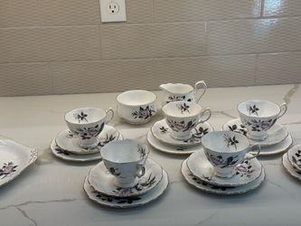 Royal Albert 21 pc Queen’s Messenger Tea Set