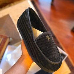GV gallery Deebo slippers